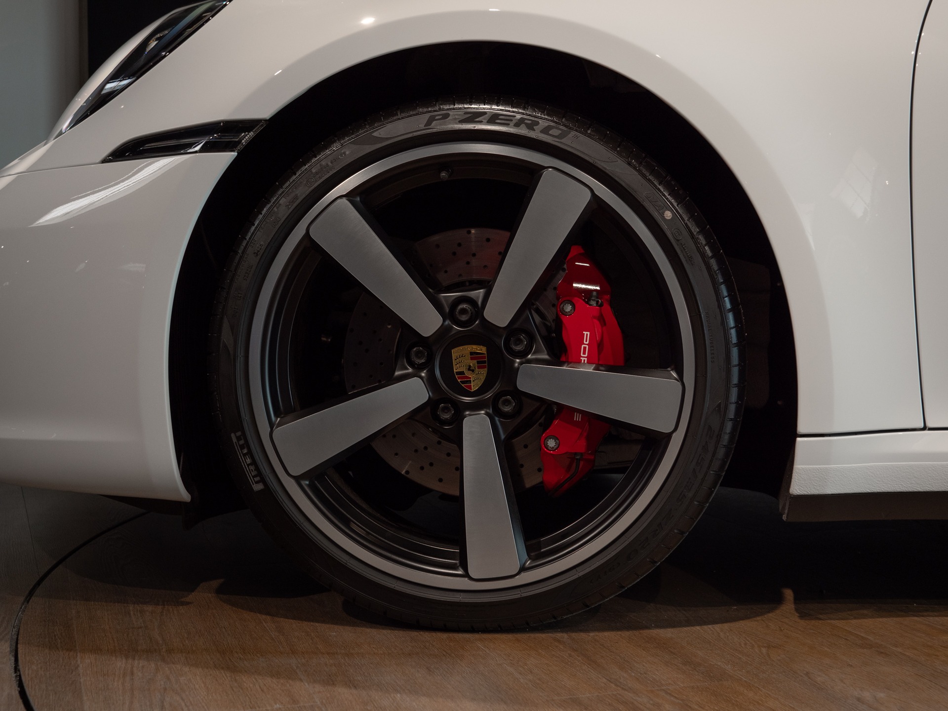 Jantes – PORSCHE – 911 992.1 S Cabriolet – 2020 – Blanc – 16 900 km – 450 ch – Flat 6 bi-turbo – Transmission : séquentielle – Origine Allemagne – Privaty Cars – Recherche de supercars hors marché en Charente-Maritime