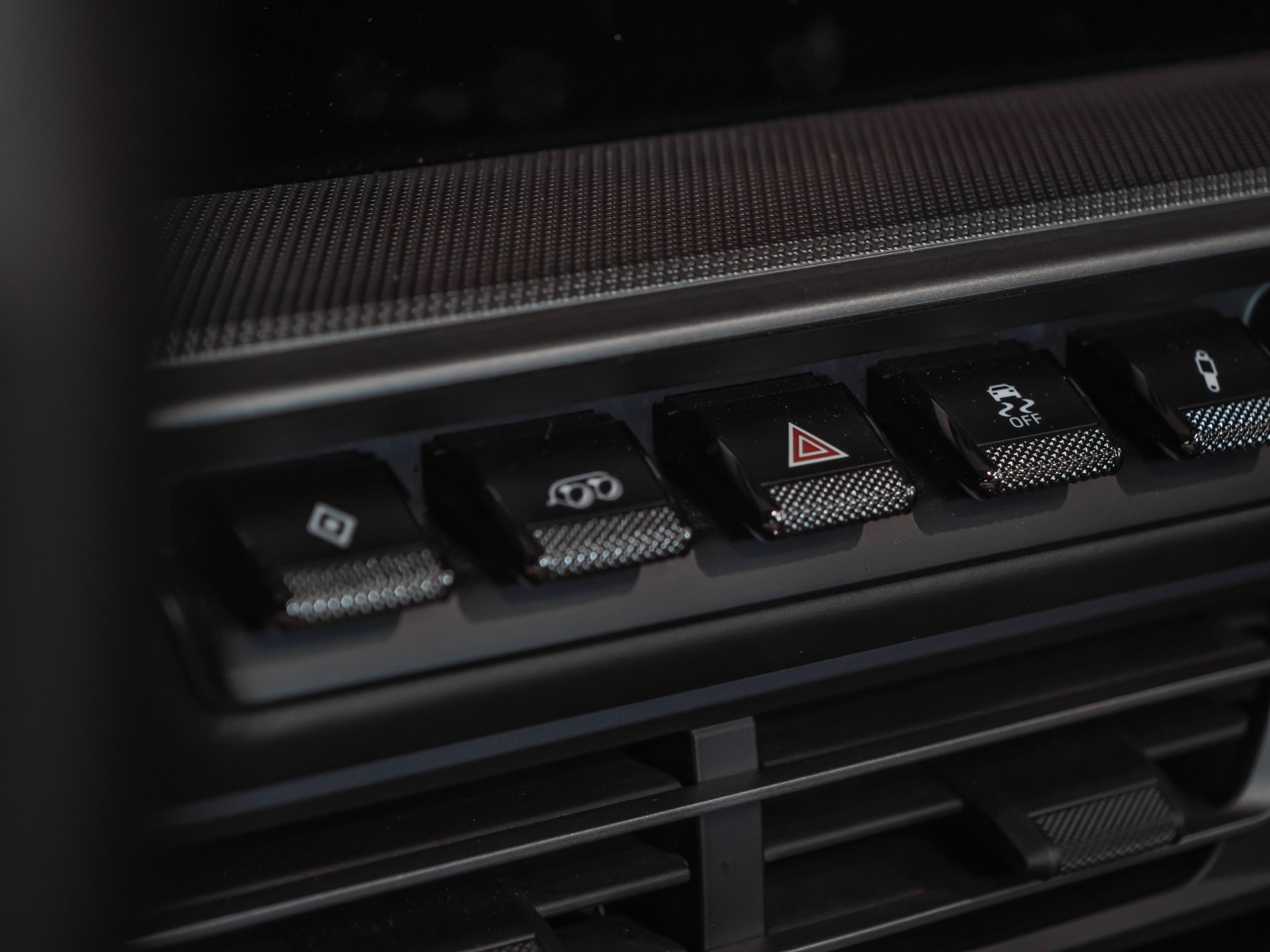 Commandes de climatisation et boutons de fonction – PORSCHE – 911 992.1 S Cabriolet – 2020 – Blanc – 16 900 km – 450 ch – Flat 6 bi-turbo – Transmission : séquentielle – Origine Allemagne – Privaty Cars – Spécialiste PORSCHE d’occasion à 2 heures de Paris en TGV