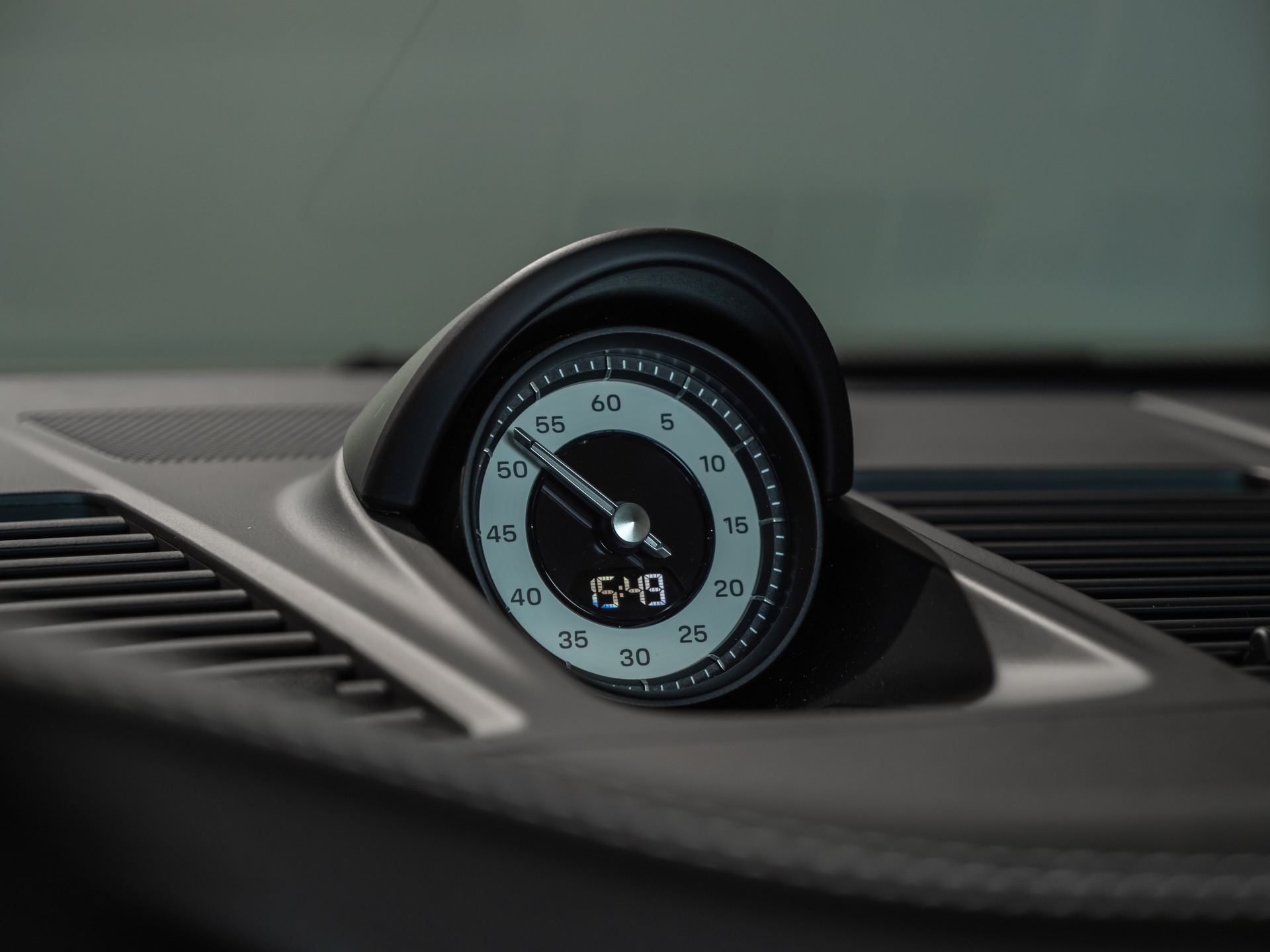 Tableau de bord – PORSCHE – 911 992.1 S Cabriolet – 2020 – Blanc – 16 900 km – 450 ch – Flat 6 bi-turbo – Transmission : séquentielle – Origine Allemagne – Privaty Cars – Expert des modèles PORSCHE proche de Nantes
