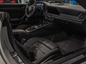Tableau de bord – PORSCHE – 911 992.1 S Cabriolet – 2020 – Blanc – 16 900 km – 450 ch – Flat 6 bi-turbo – Transmission : séquentielle – Origine Allemagne – Privaty Cars – Estimation et rachat de véhicules haut de gamme dans l’Ouest de la France