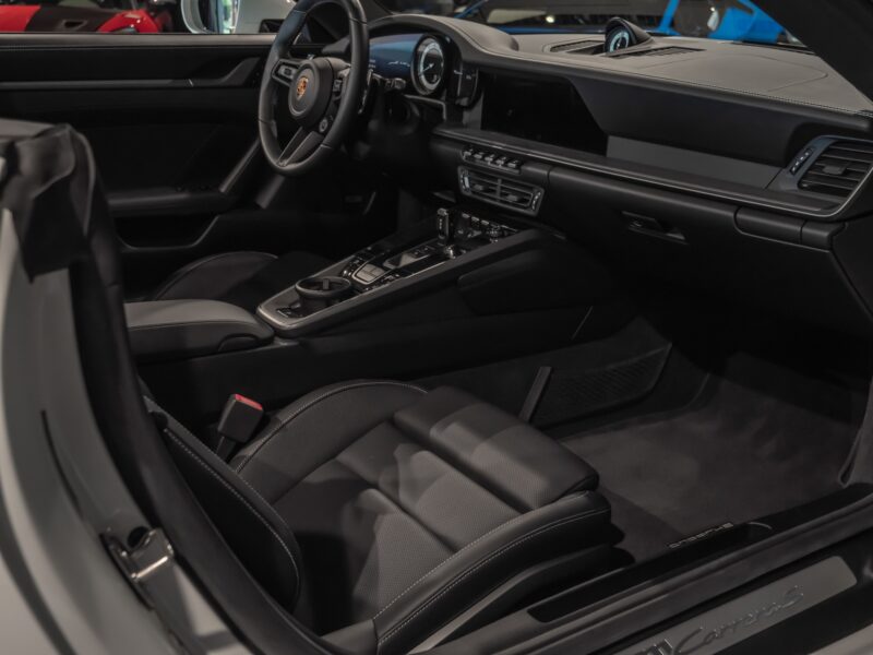 Tableau de bord – PORSCHE – 911 992.1 S Cabriolet – 2020 – Blanc – 16 900 km – 450 ch – Flat 6 bi-turbo – Transmission : séquentielle – Origine Allemagne – Privaty Cars – Estimation et rachat de véhicules haut de gamme dans l’Ouest de la France