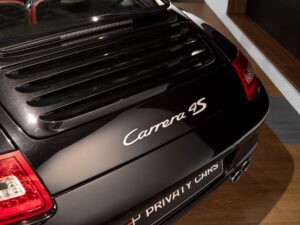 Aileron arrière avec grilles de ventilation – PORSCHE – 911 997 4S – 2007 – Noir Basalte Métallisée – 83 900 km – 355 ch – Flat 6 Atmo – Transmission : Manuelle – Origine Danemark – Privaty Cars – Service de courtage et recherche automobile premium en Charente-Maritime