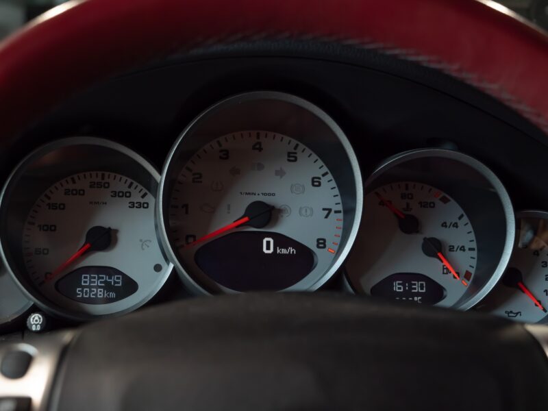 Tableau de bord avec compteurs ronds – PORSCHE – 911 997 4S – 2007 – Noir Basalte Métallisée – 83 900 km – 355 ch – Flat 6 Atmo – Transmission : Manuelle – Origine Danemark – Privaty Cars – Recherche personnalisée de voitures de sport d’occasion à 2 heures de Paris en TGV
