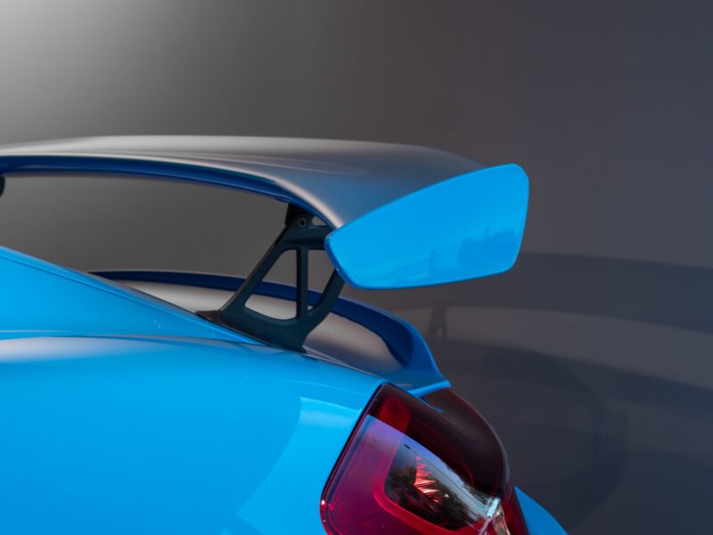 Aileron arrière avec support en carbone – PORSCHE – Cayman GT4 981 – 2016 – Jaune Racing – 10 900 km – 385 ch – Flat 6 Atmo – Transmission : Manuelle – Origine Allemagne – Privaty Cars – Expert des modèles PORSCHE en Charente-Maritime