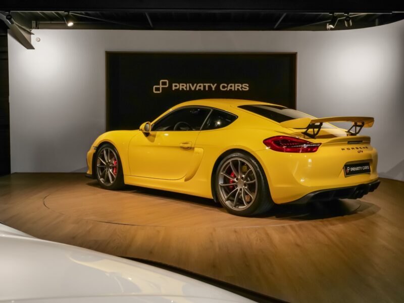 Extérieur – PORSCHE – Cayman GT4 981 – 2016 – Jaune Racing – 8 900 km – 385 ch – Flat 6 Atmo – Transmission : Manuelle – Origine Allemagne – Privaty Cars – Recherche de supercars hors marché près de Niort