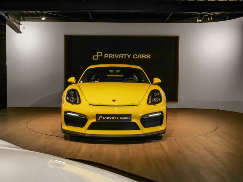 Extérieur – PORSCHE – Cayman GT4 981 – 2016 – Jaune Racing – 8 900 km – 385 ch – Flat 6 Atmo – Transmission : Manuelle – Origine Allemagne – Privaty Cars – Estimation et rachat de véhicules haut de gamme à 2 heures de Paris en TGV