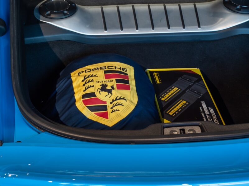 Tableau de bord – PORSCHE – Cayman GT4 981 – 2016 – Jaune Racing – 10 900 km – 385 ch – Flat 6 Atmo – Transmission : Manuelle – Origine Allemagne – Privaty Cars – Courtage automobile pour véhicules exclusifs en Nouvelle-Aquitaine