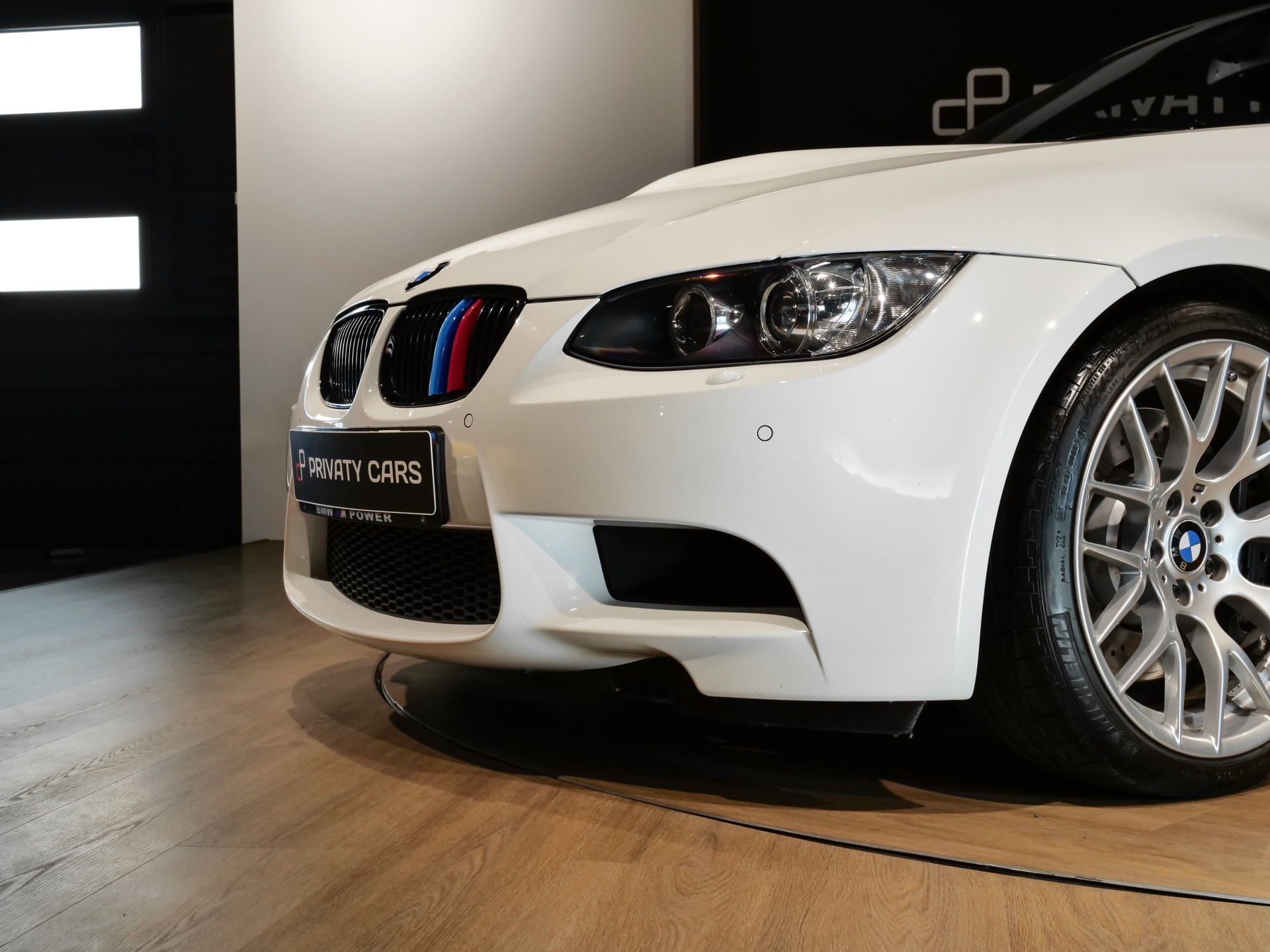 Carrosserie – BMW – M3 E92 – 2023 – Alpinweiss – 56 900 km – 430 ch – V8 atmo – Transmission : Automatique – Origine Belgique – Privaty Cars – Importation de véhicules de prestige et sportifs à 2 heures de Paris en TGV