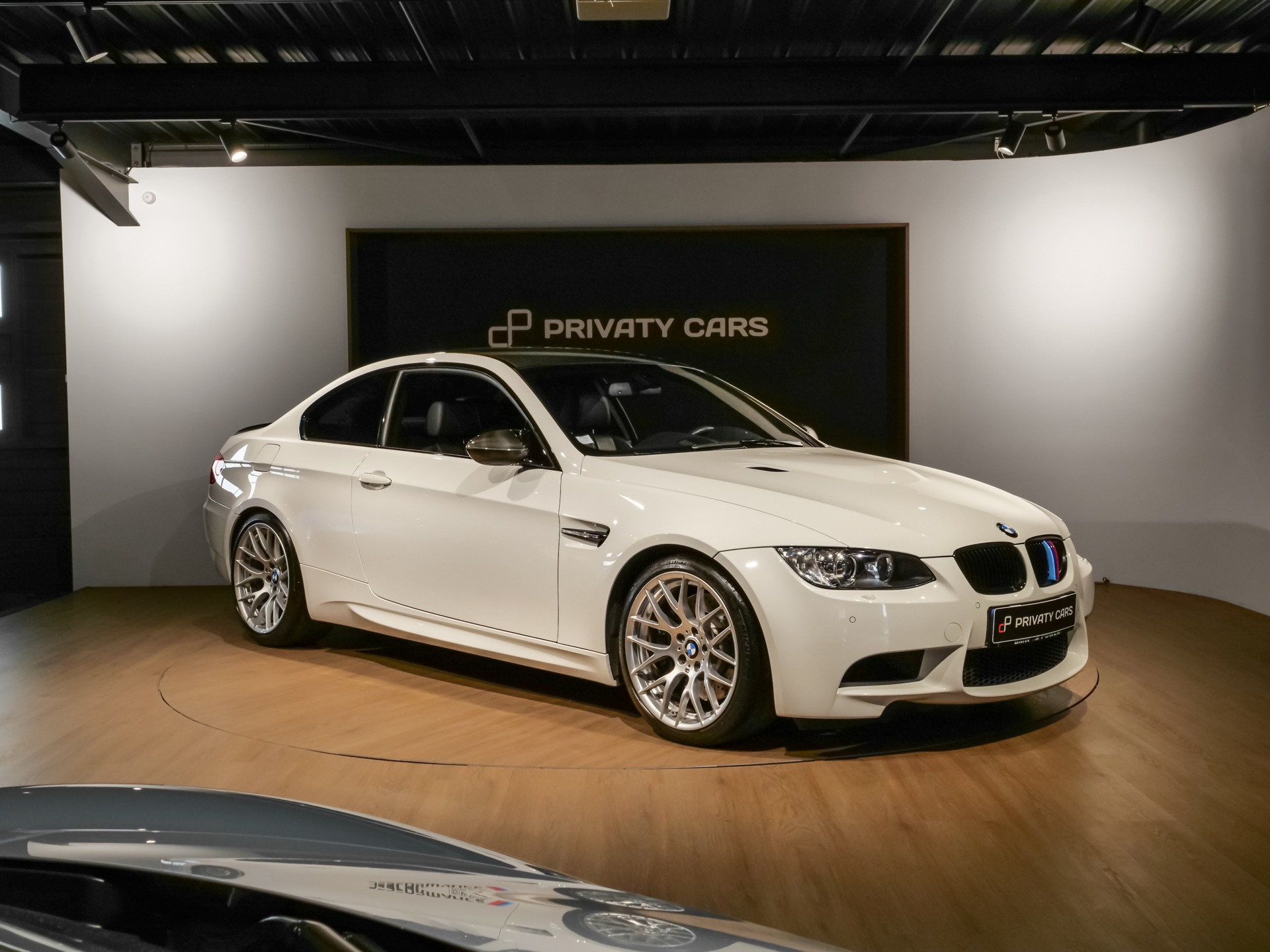 Extérieur – BMW – M3 E92 – 2023 – Alpinweiss – 56 900 km – 430 ch – V8 atmo – Transmission : Automatique – Origine Belgique – Privaty Cars – Dépôt-vente de voitures de sport et véhicules d’exception à 2 heures de Paris en TGV