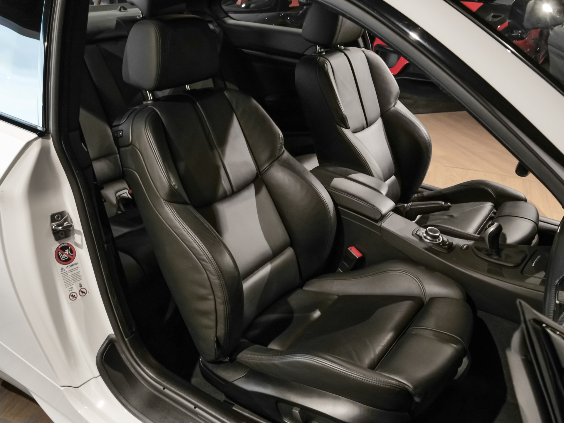 Sièges baquets en cuir – BMW – M3 E92 – 2023 – Alpinweiss – 56 900 km – 430 ch – V8 atmo – Transmission : Automatique – Origine Belgique – Privaty Cars – Expert des modèles BMW entre Bordeaux et Nantes