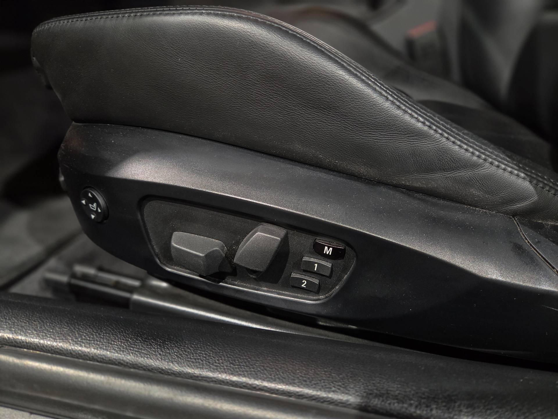 Sièges – BMW – M3 E92 – 2023 – Alpinweiss – 56 900 km – 430 ch – V8 atmo – Transmission : Automatique – Origine Belgique – Privaty Cars – Expert des voitures de prestige d’occasion en Nouvelle-Aquitaine
