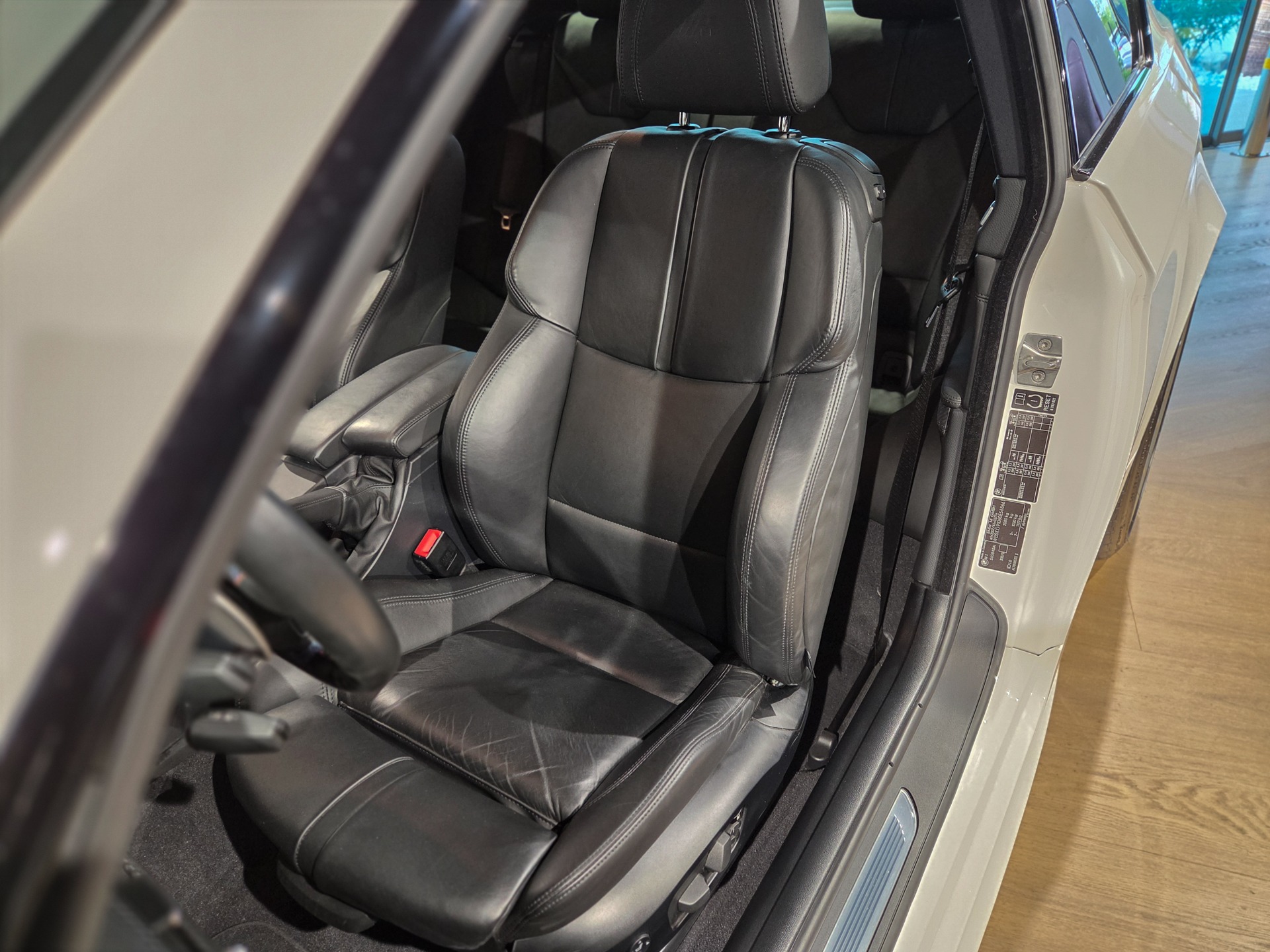 Sièges – BMW – M3 E92 – 2023 – Alpinweiss – 56 900 km – 430 ch – V8 atmo – Transmission : Automatique – Origine Belgique – Privaty Cars – Achat et vente de voitures de luxe d’occasion près de Niort