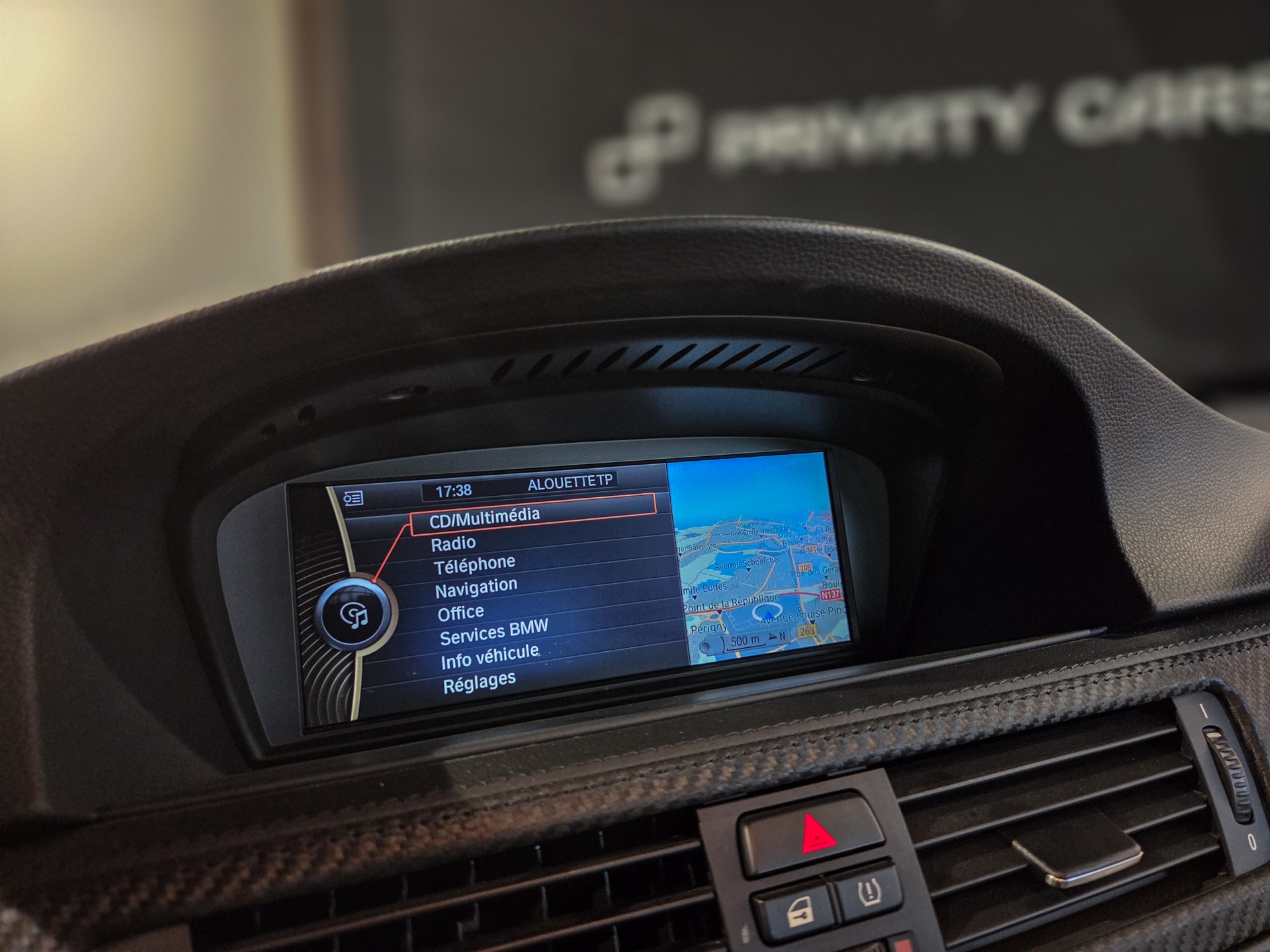 Tableau de bord – BMW – M3 E92 – 2023 – Alpinweiss – 56 900 km – 430 ch – V8 atmo – Transmission : Automatique – Origine Belgique – Privaty Cars – Commerce de voitures de sport luxe et premium près de Poitiers