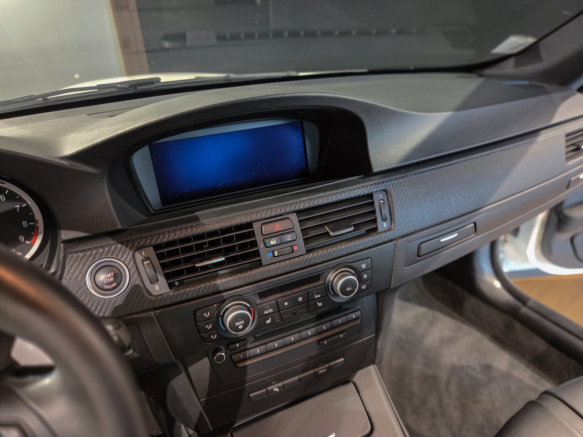 Tableau de bord – BMW – M3 E92 – 2023 – Alpinweiss – 56 900 km – 430 ch – V8 atmo – Transmission : Automatique – Origine Belgique – Privaty Cars – Recherche personnalisée de modèles BMW en Charente-Maritime