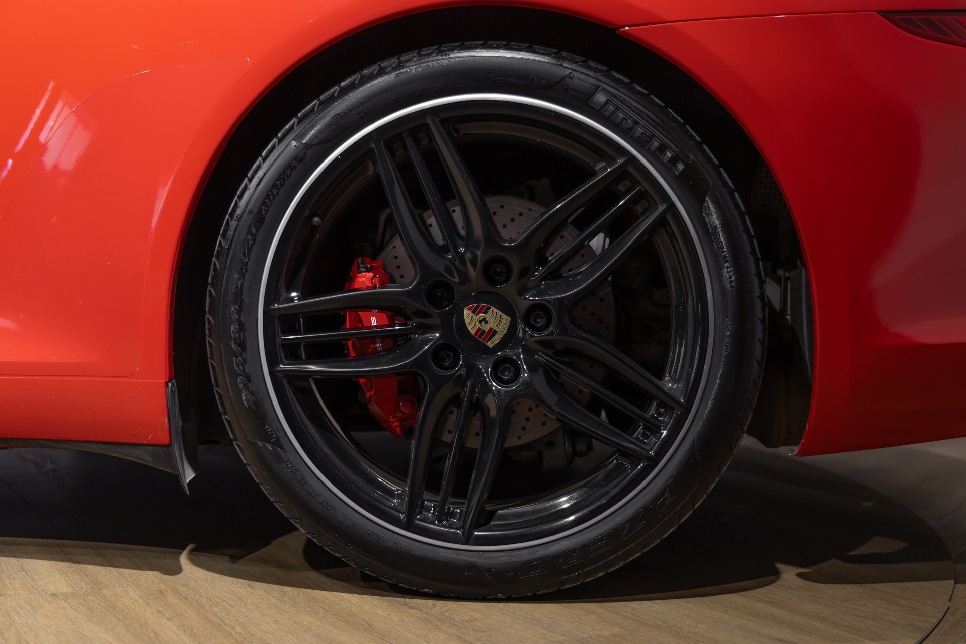 Jantes – PORSCHE – Porsche 911 991 Carrera S – 2012 – Rouge Carmin – 75 900 km – 400 ch – FLAT 6 Atmo – Transmission : Sequentielle – Origine France – Privaty Cars – Rachat immédiat de véhicules de prestige à 2 heures de Paris en TGV