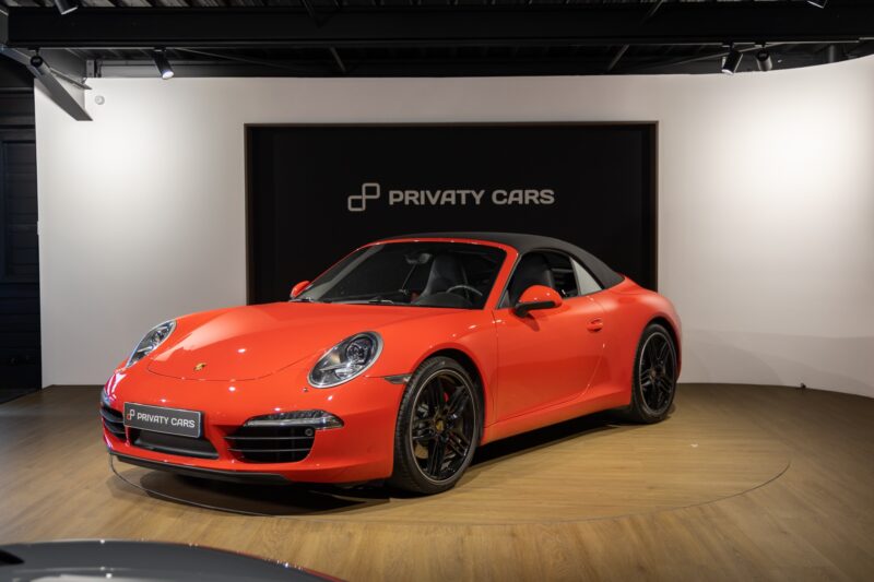 À vendre – PORSCHE – Porsche 911 991 Carrera S – 2012 – Rouge Carmin – 75 900 km – 400 ch – FLAT 6 Atmo – Transmission : Sequentielle – Photo principale – Origine France – Privaty Cars – Dépôt-vente de voitures de sport et véhicules d’exception en Charente-Maritime