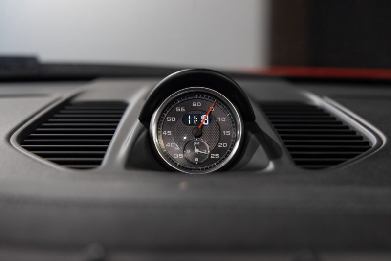 Tableau de bord – PORSCHE – Porsche 911 991 Carrera S – 2012 – Rouge Carmin – 75 900 km – 400 ch – FLAT 6 Atmo – Transmission : Sequentielle – Origine France – Privaty Cars – Expert des voitures de prestige d’occasion à 2 heures de Paris en TGV