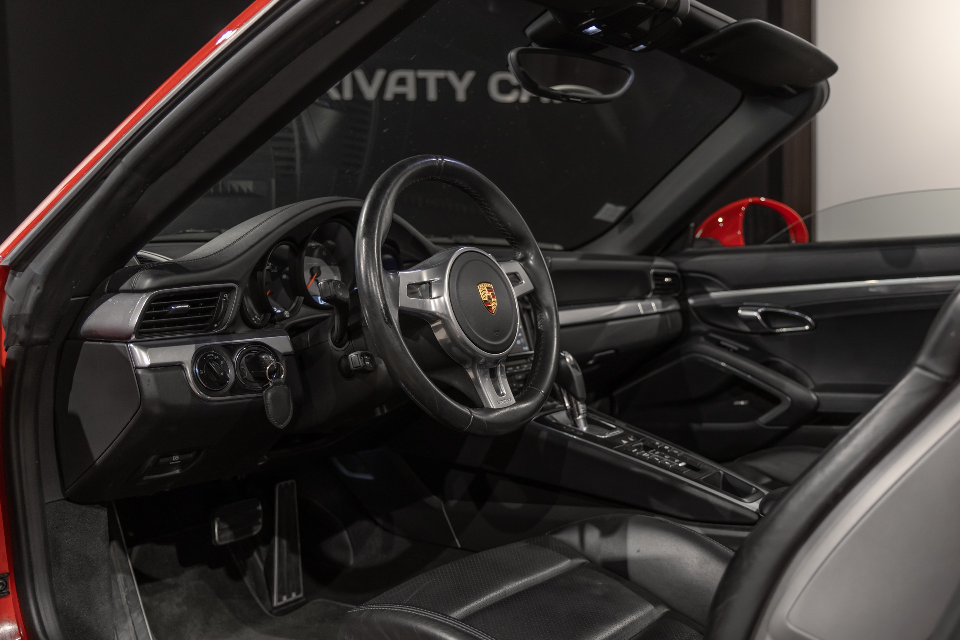 Tableau de bord – PORSCHE – Porsche 911 991 Carrera S – 2012 – Rouge Carmin – 75 900 km – 400 ch – FLAT 6 Atmo – Transmission : Sequentielle – Origine France – Privaty Cars – Rachat de Porsche et Ferrari d’occasion à 2 heures de Paris en TGV