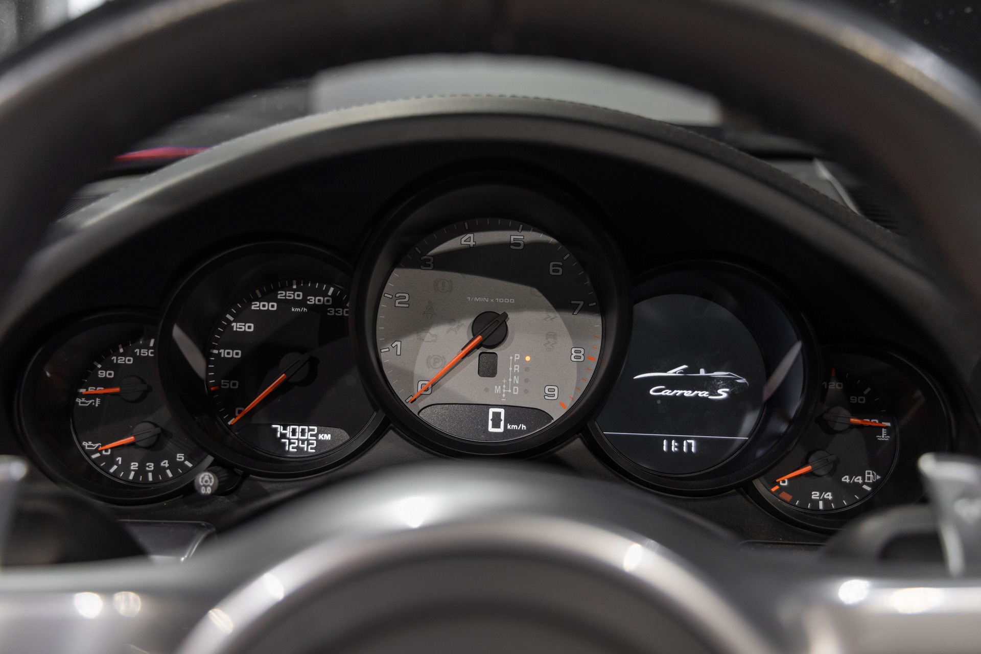 Volant – PORSCHE – Porsche 911 991 Carrera S – 2012 – Rouge Carmin – 75 900 km – 400 ch – FLAT 6 Atmo – Transmission : Sequentielle – Origine France – Privaty Cars – Expert des voitures de prestige d’occasion près de Poitiers
