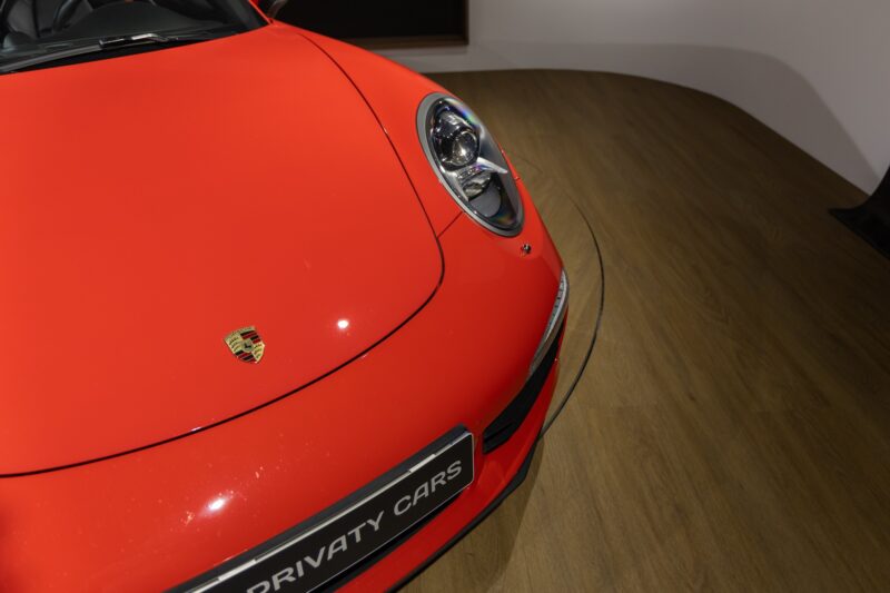 À vendre – PORSCHE – Porsche 911 991 Carrera S – 2012 – Rouge Carmin – 75 900 km – 400 ch – FLAT 6 Atmo – Transmission : Sequentielle – Vue principale – Origine France – Privaty Cars – Showroom de voitures de sport haut de gamme en Charente-Maritime