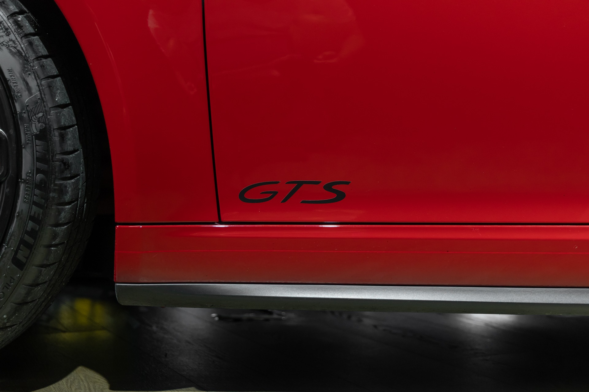 Carrosserie – PORSCHE – Porsche 911 991 GTS – 2015 – Rouge Carmin – 35 900 km – 430 ch – FLAT 6 Atmo – Transmission : Sequentielle – Origine Allemagne – Privaty Cars – Courtage automobile pour véhicules exclusifs à La Rochelle