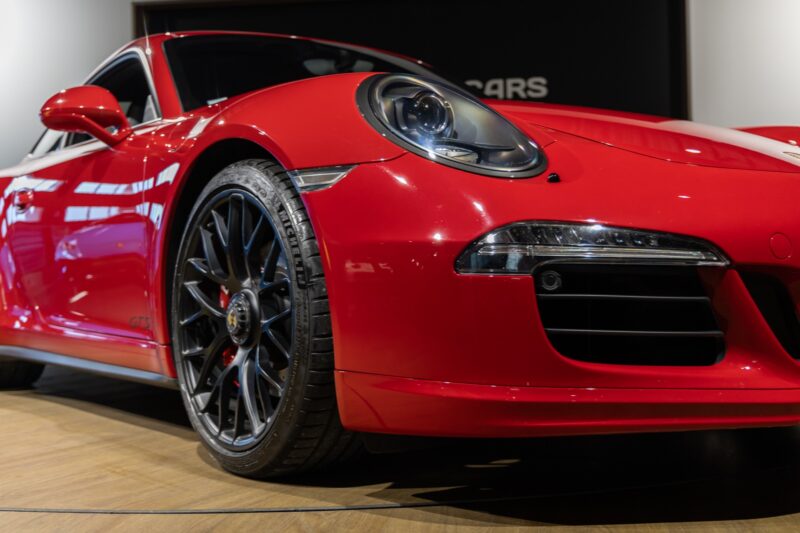 Phares avant avec éclairage LED – PORSCHE – Porsche 911 991 GTS – 2015 – Rouge Carmin – 35 900 km – 430 ch – FLAT 6 Atmo – Transmission : Sequentielle – Origine Allemagne – Privaty Cars – Recherche personnalisée de voitures de sport d’occasion à 2 heures de Paris en TGV