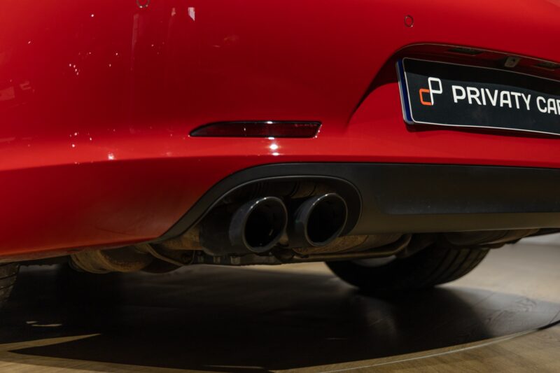 Double sortie d'échappement ronde – PORSCHE – Porsche 911 991 GTS – 2015 – Rouge Carmin – 35 900 km – 430 ch – FLAT 6 Atmo – Transmission : Sequentielle – Origine Allemagne – Privaty Cars – Achat et vente de supercars d’occasion en Nouvelle-Aquitaine