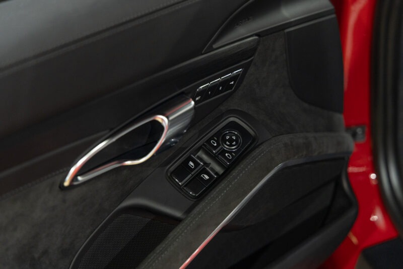 Tableau de bord – PORSCHE – Porsche 911 991 GTS – 2015 – Rouge Carmin – 35 900 km – 430 ch – FLAT 6 Atmo – Transmission : Sequentielle – Origine Allemagne – Privaty Cars – Vente de voitures de prestige d’occasion près de Niort