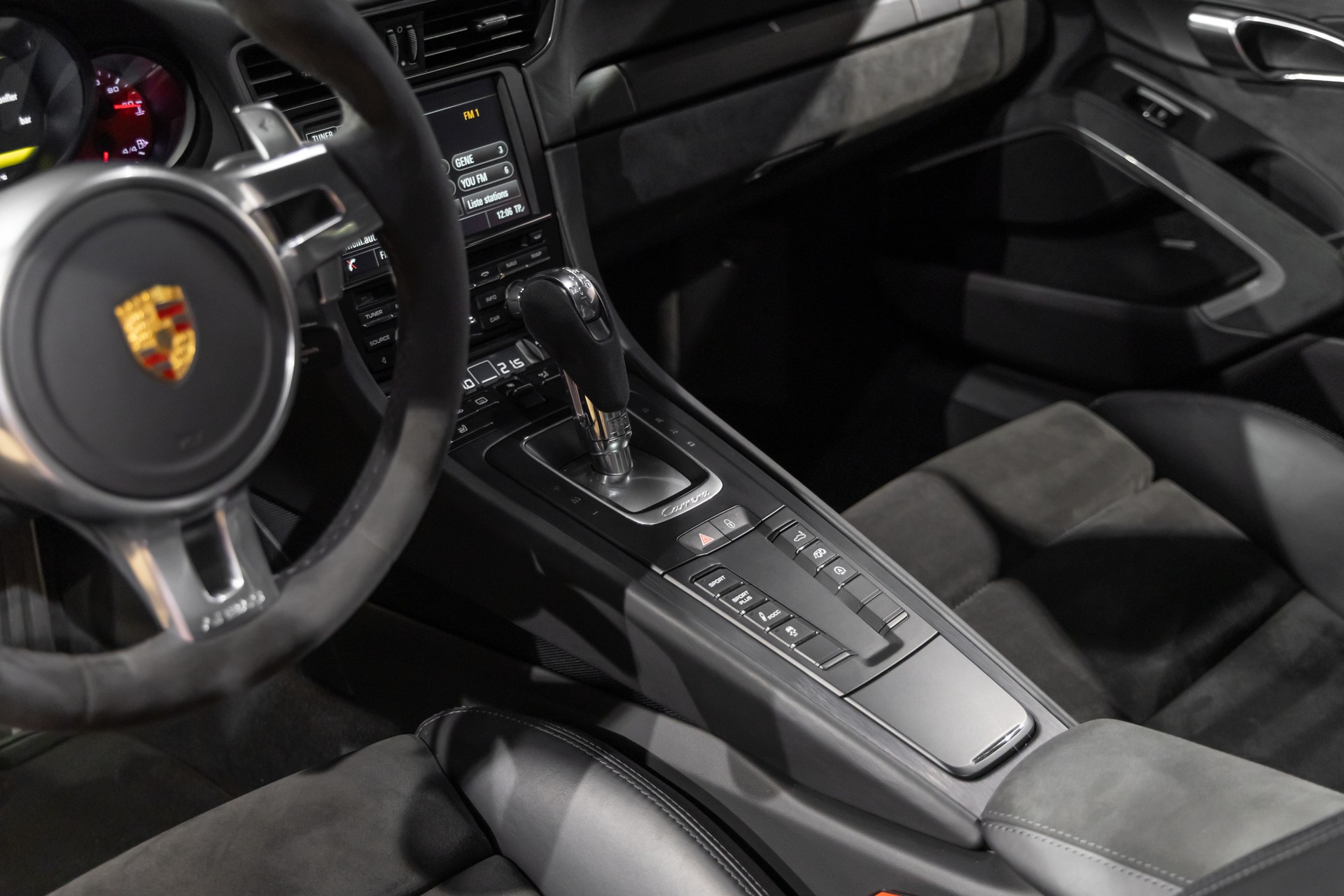 Tableau de bord – PORSCHE – Porsche 911 991 GTS – 2015 – Rouge Carmin – 35 900 km – 430 ch – FLAT 6 Atmo – Transmission : Sequentielle – Origine Allemagne – Privaty Cars – Recherche personnalisée de voitures de sport d’occasion proche de Bordeaux
