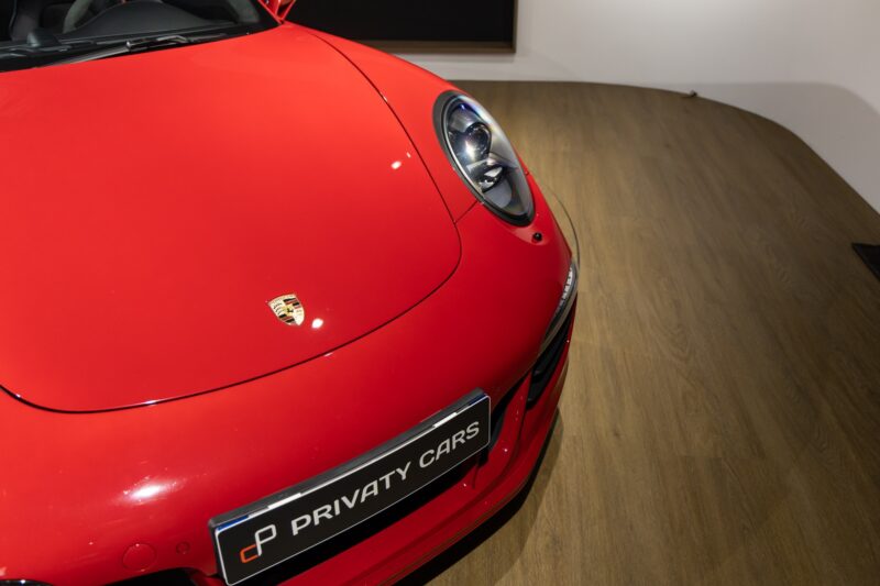 À vendre – PORSCHE – Porsche 911 991 GTS – 2015 – Rouge Carmin – 35 900 km – 430 ch – FLAT 6 Atmo – Transmission : Sequentielle – Vue principale – Origine Allemagne – Privaty Cars – Courtage automobile pour véhicules exclusifs dans l’Ouest de la France