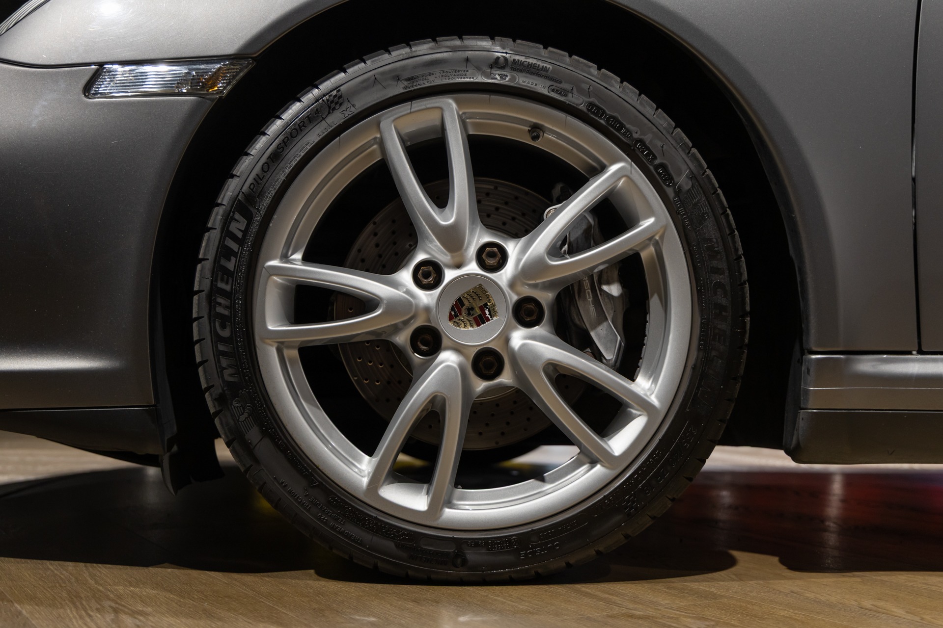 Jantes – PORSCHE – 911 997 Carrera 4 – 2011 – Gris Météore – 127 000 km – 345 ch – Flat 6 atmo – Transmission : Sequentielle – Origine Pays Bas – Privaty Cars – Courtage automobile pour véhicules exclusifs dans l’Ouest de la France