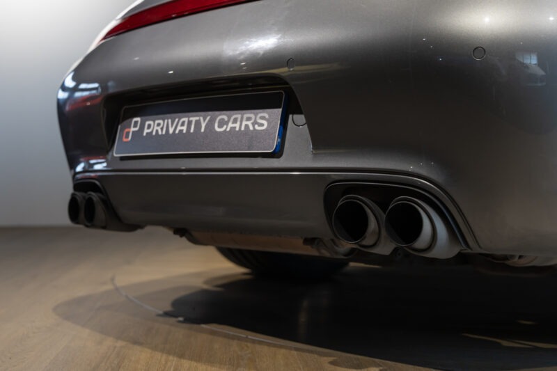 Échappement à double sortie ronde – PORSCHE – 911 997 Carrera 4 – 2011 – Gris Météore – 127 000 km – 345 ch – Flat 6 atmo – Transmission : Sequentielle – Origine Pays Bas – Privaty Cars – Importation de véhicules de prestige et sportifs proche de Nantes