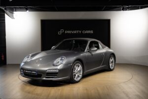 À vendre – PORSCHE – 911 997 Carrera 4 – 2011 – Gris Météore – 127 000 km – 345 ch – Flat 6 atmo – Transmission : Sequentielle – Photo principale – Origine Pays Bas – Privaty Cars – Conciergerie automobile pour véhicules de sport proche de Bordeaux