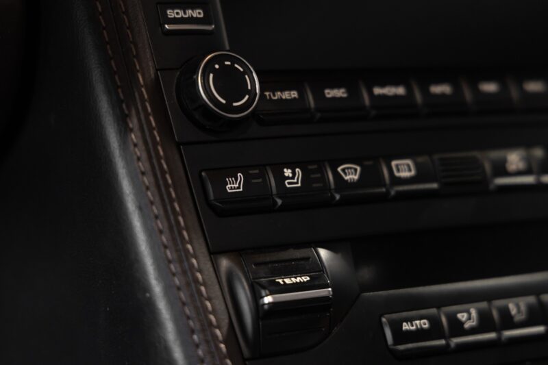 Tableau de bord – PORSCHE – 911 997 Carrera 4 – 2011 – Gris Météore – 127 000 km – 345 ch – Flat 6 atmo – Transmission : Sequentielle – Origine Pays Bas – Privaty Cars – Achat et vente de véhicules PORSCHE d’occasion près de Poitiers