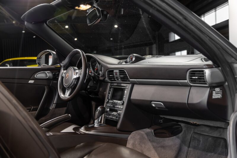 Tableau de bord – PORSCHE – 911 997 Carrera 4 – 2011 – Gris Météore – 127 000 km – 345 ch – Flat 6 atmo – Transmission : Sequentielle – Origine Pays Bas – Privaty Cars – Véhicules de sport et de luxe d’occasion près de Niort
