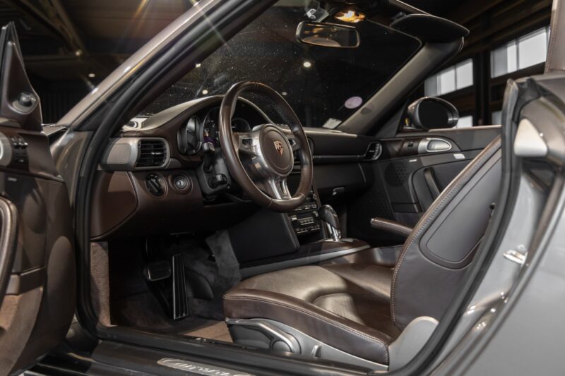 Tableau de bord – PORSCHE – 911 997 Carrera 4 – 2011 – Gris Météore – 127 000 km – 345 ch – Flat 6 atmo – Transmission : Sequentielle – Origine Pays Bas – Privaty Cars – Chasseur de voitures de sport sur mesure près de Poitiers