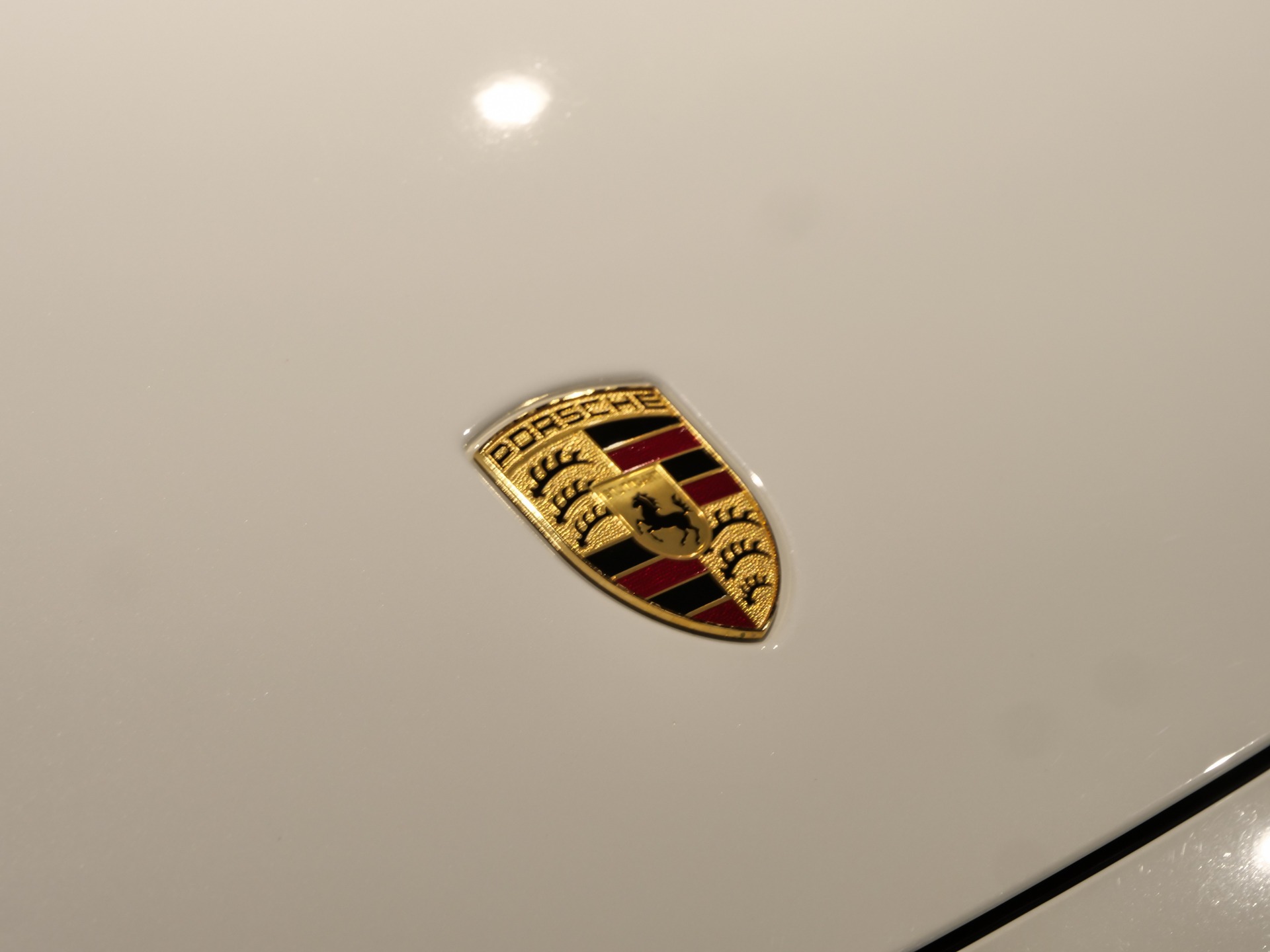 Carrosserie – PORSCHE – 992 Turbo Cabriolet – 2020 – Blanc Carrara Métalissée – 22 900 km – 580 ch – Flat 6 bi-turbo – Transmission : Séquentielle – Origine Allemagne  – Privaty Cars – Véhicules de sport et de luxe d’occasion à 2 heures de Paris en TGV