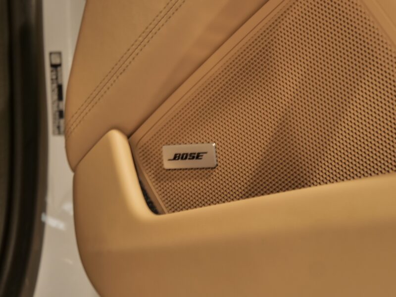 Système audio haut de gamme – PORSCHE – 992 Turbo Cabriolet – 2020 – Blanc Carrara Métalissée – 22 900 km – 580 ch – Flat 6 bi-turbo – Transmission : Séquentielle – Origine Allemagne  – Privaty Cars – Négoce de véhicules GT et sportives d’exception en Nouvelle-Aquitaine