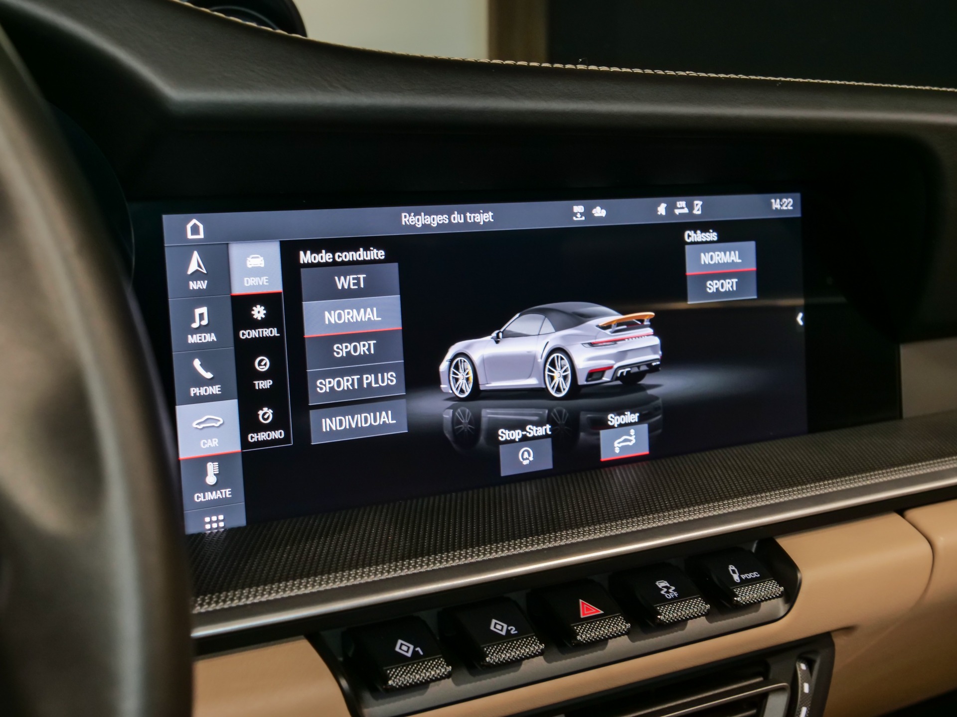 Tableau de bord – PORSCHE – 992 Turbo Cabriolet – 2020 – Blanc Carrara Métalissée – 22 900 km – 580 ch – Flat 6 bi-turbo – Transmission : Séquentielle – Origine Allemagne  – Privaty Cars – Mandat de vente pour automobiles de luxe près de Niort