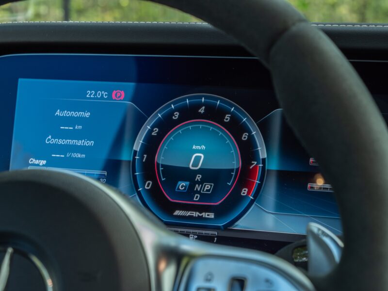 Volant – Classe G63 – 2023 – Magno Manufaktur – 11 900 km – 585 ch – V8 4.0L biturbo – Transmission : Automatique – Origine France – Privaty Cars – Estimation et rachat de véhicules haut de gamme à 2 heures de Paris en TGV