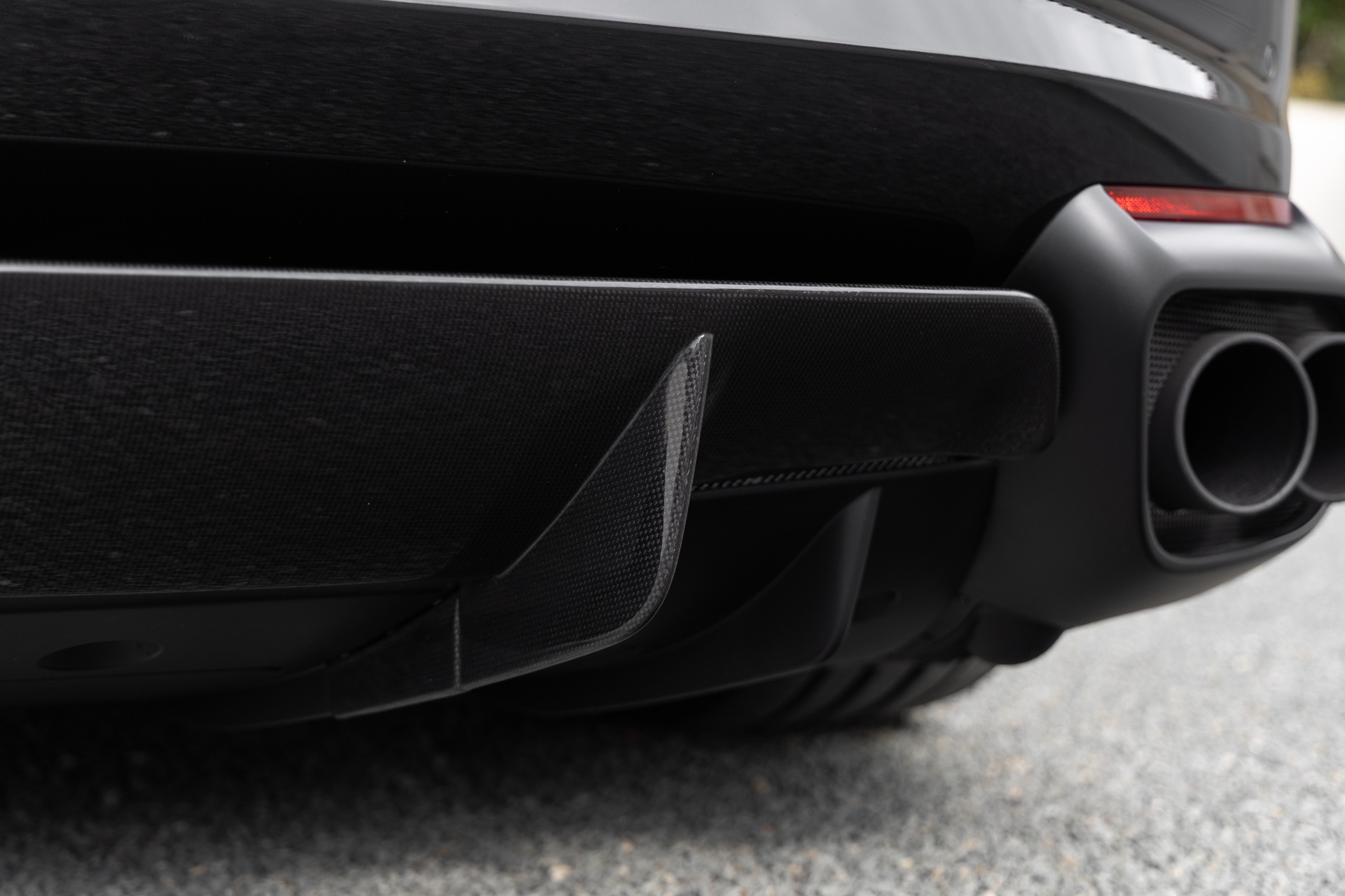 Carrosserie – FERRARI – 812 Superfast – 2018 – Nero Daytona – 15 900 km – 800 ch – V12 Atmo – Transmission : Sequentielle – Origine France – Privaty Cars – Courtage automobile FERRARI en Charente-Maritime