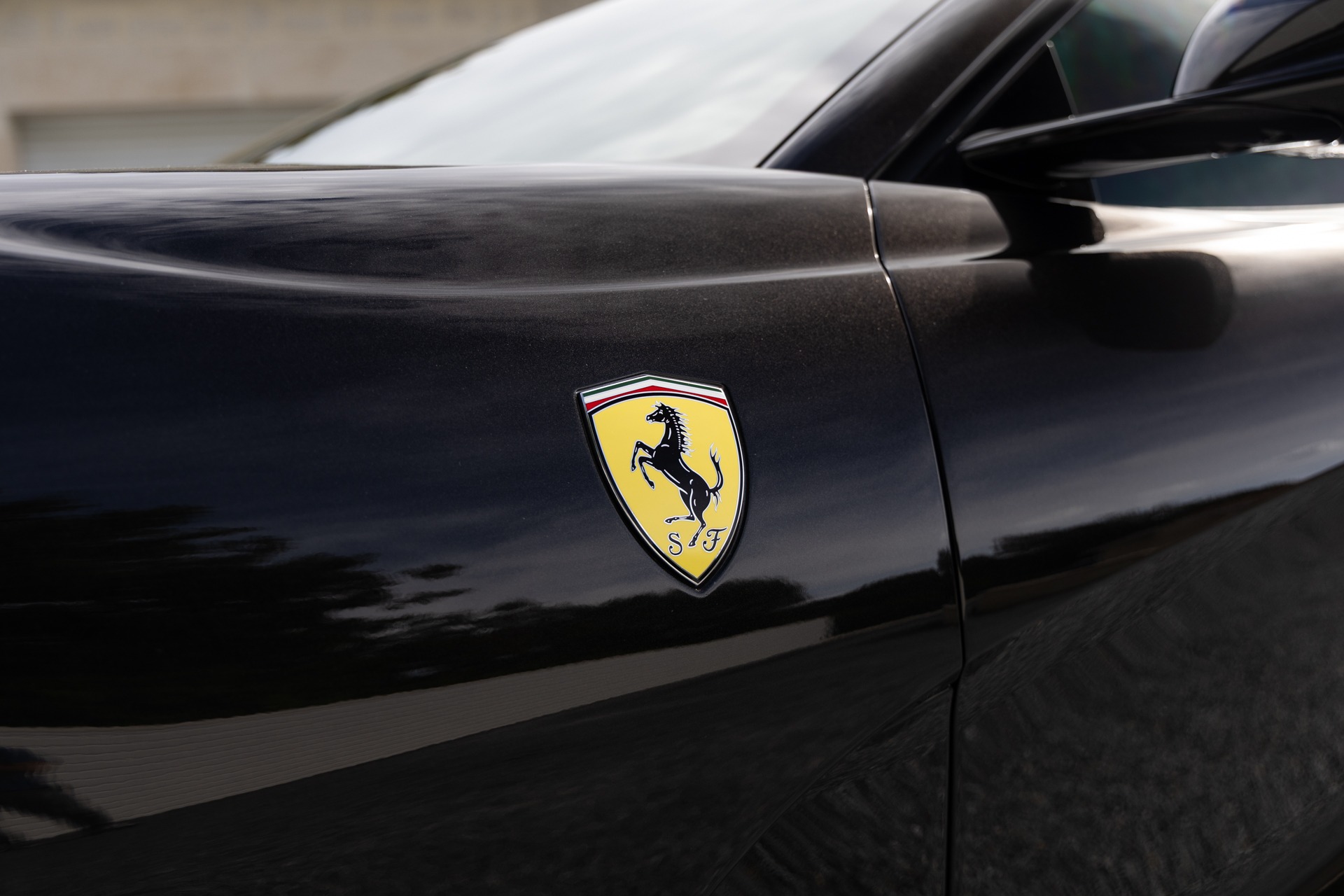 Carrosserie – FERRARI – 812 Superfast – 2018 – Nero Daytona – 15 900 km – 800 ch – V12 Atmo – Transmission : Sequentielle – Origine France – Privaty Cars – Showroom de voitures de sport haut de gamme près de Niort