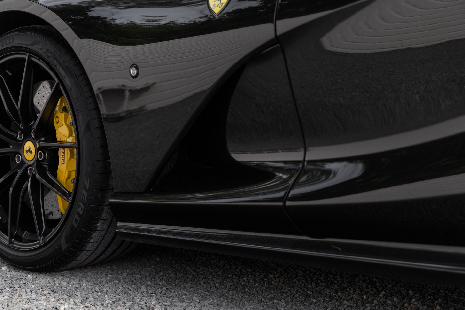 Carrosserie – FERRARI – 812 Superfast – 2018 – Nero Daytona – 15 900 km – 800 ch – V12 Atmo – Transmission : Sequentielle – Origine France – Privaty Cars – Conciergerie automobile pour véhicules de sport à 2 heures de Paris en TGV
