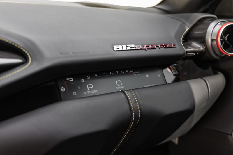 Tableau de bord – FERRARI – 812 Superfast – 2018 – Nero Daytona – 15 900 km – 800 ch – V12 Atmo – Transmission : Sequentielle – Origine France – Privaty Cars – Commerce de voitures de sport luxe et premium près de Niort