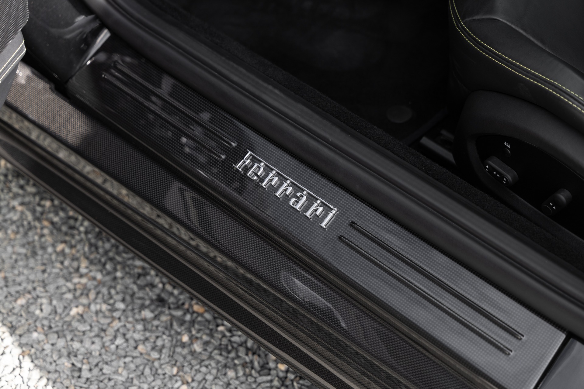 Tableau de bord – FERRARI – 812 Superfast – 2018 – Nero Daytona – 15 900 km – 800 ch – V12 Atmo – Transmission : Sequentielle – Origine France – Privaty Cars – Spécialiste des sportives d’occasion à La Rochelle