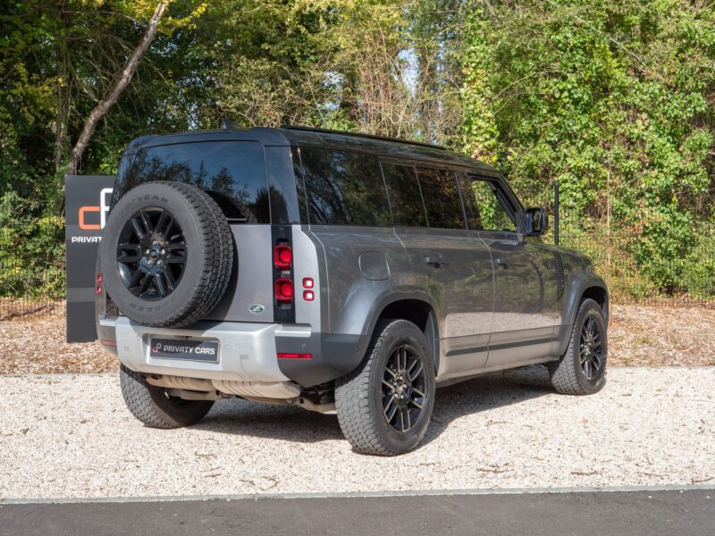 Extérieur – LAND ROVER – Defender 110 D250 – 2023 – Eiger Grey – 42 900 km – 250 ch – 6 cylindres en ligne  – Transmission : Automatique – Origine France – Privaty Cars – Reprise cash de voitures de luxe sans obligation d’achat près de Poitiers