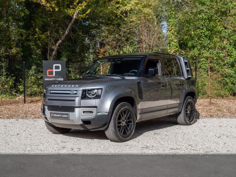 À vendre – LAND ROVER – Defender 110 D250 – 2023 – Eiger Grey – 42 900 km – 250 ch – 6 cylindres en ligne  – Transmission : Automatique – Photo principale – Origine France – Privaty Cars – Négoce de véhicules GT et sportives d’exception en Charente-Maritime