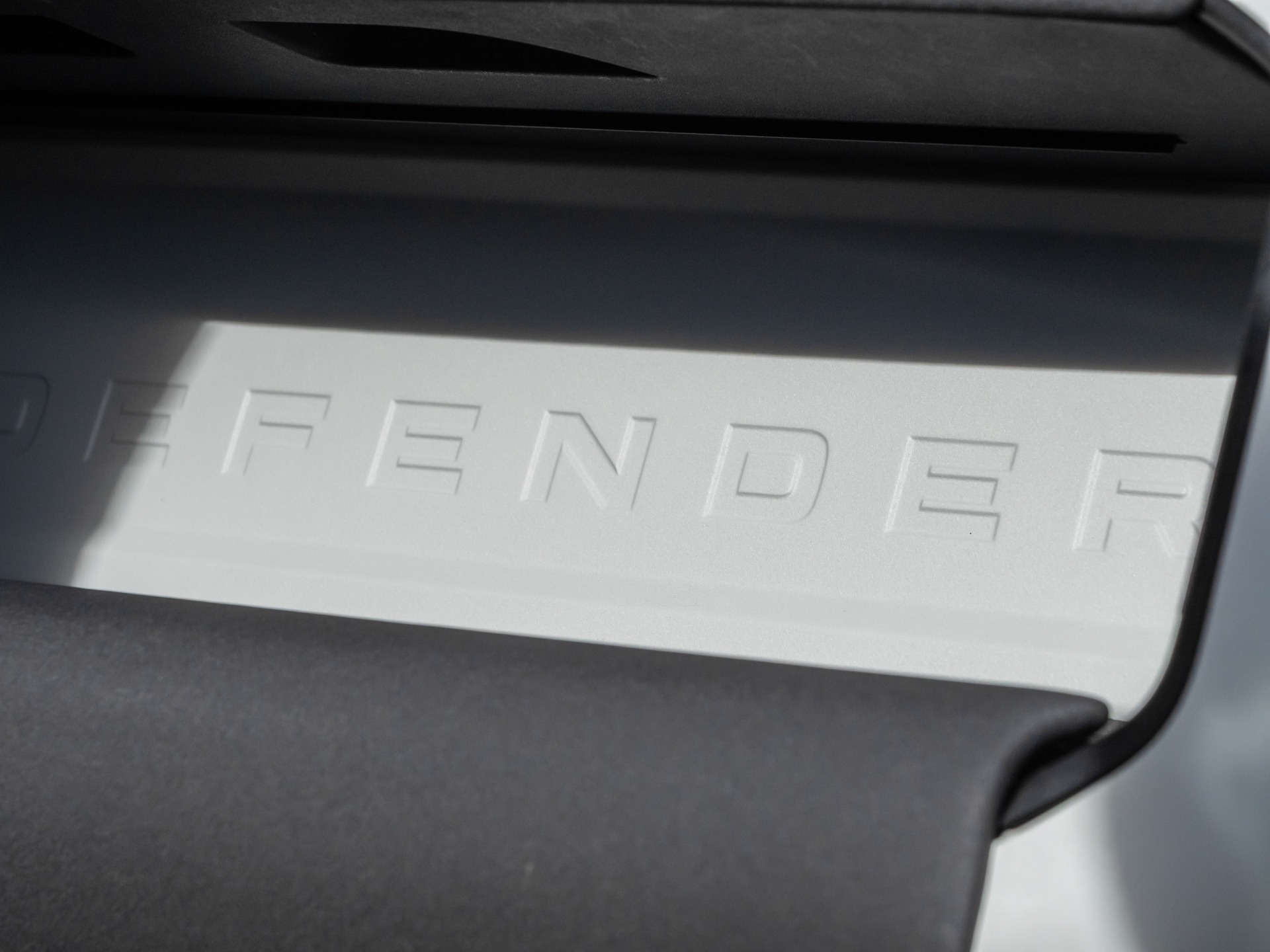Tableau de bord – LAND ROVER – Defender 110 D250 – 2023 – Eiger Grey – 42 900 km – 250 ch – 6 cylindres en ligne  – Transmission : Automatique – Origine France – Privaty Cars – Courtage automobile LAND ROVER en Charente-Maritime