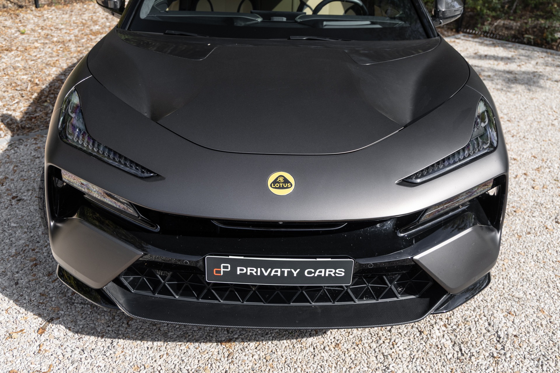 Carrosserie – LOTUS – ELETRE R – 2021 – Noir Stellar – 11 900 km – 918 ch – Electrique – Transmission : Automatique – Origine France – Privaty Cars – Importation de véhicules de prestige et sportifs dans l’Ouest de la France