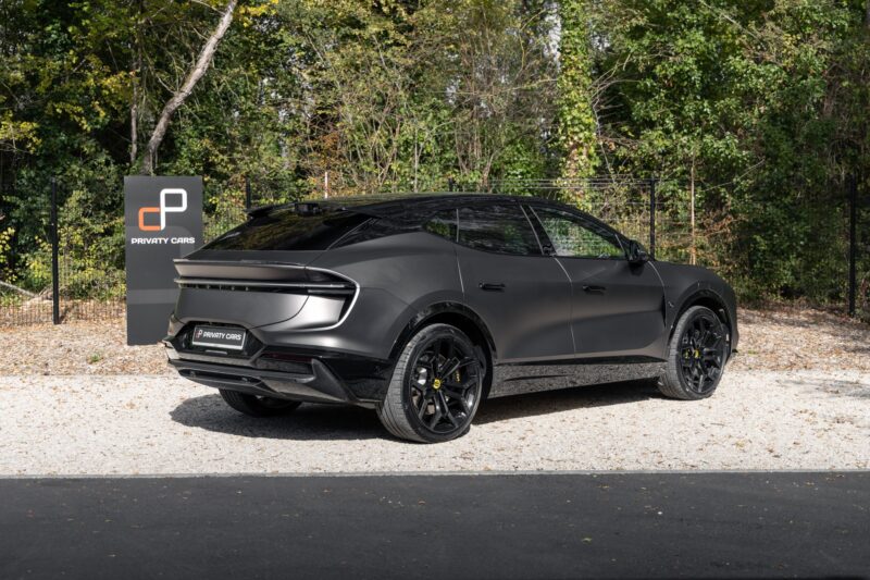 Vue arrière avec diffuseur intégré – LOTUS – ELETRE R – 2021 – Noir Stellar – 11 900 km – 918 ch – Electrique – Transmission : Automatique – Origine France – Privaty Cars – Mandat de vente pour automobiles de luxe près de Poitiers